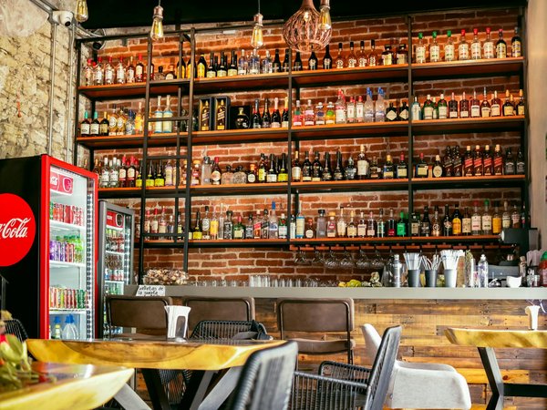 ¿Cómo maridar vinos para resaltar sabores en una cena especial?